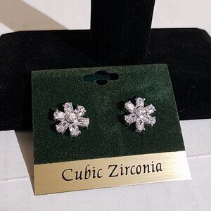Cubic zirconia silvertone flower earrings 3b1